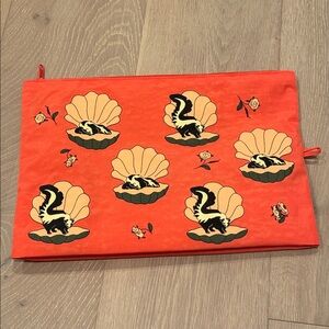 NWOT BAGGU SEA ANIMALS HALF SHELL SKUNK GO POUCH